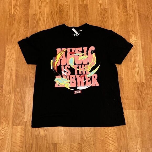 Akoo Short Sleeve T-Shirt Youth Size: Medium - Picture 1 of 3